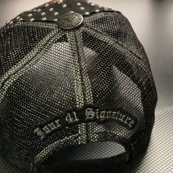 Used - Picture 2 of 4